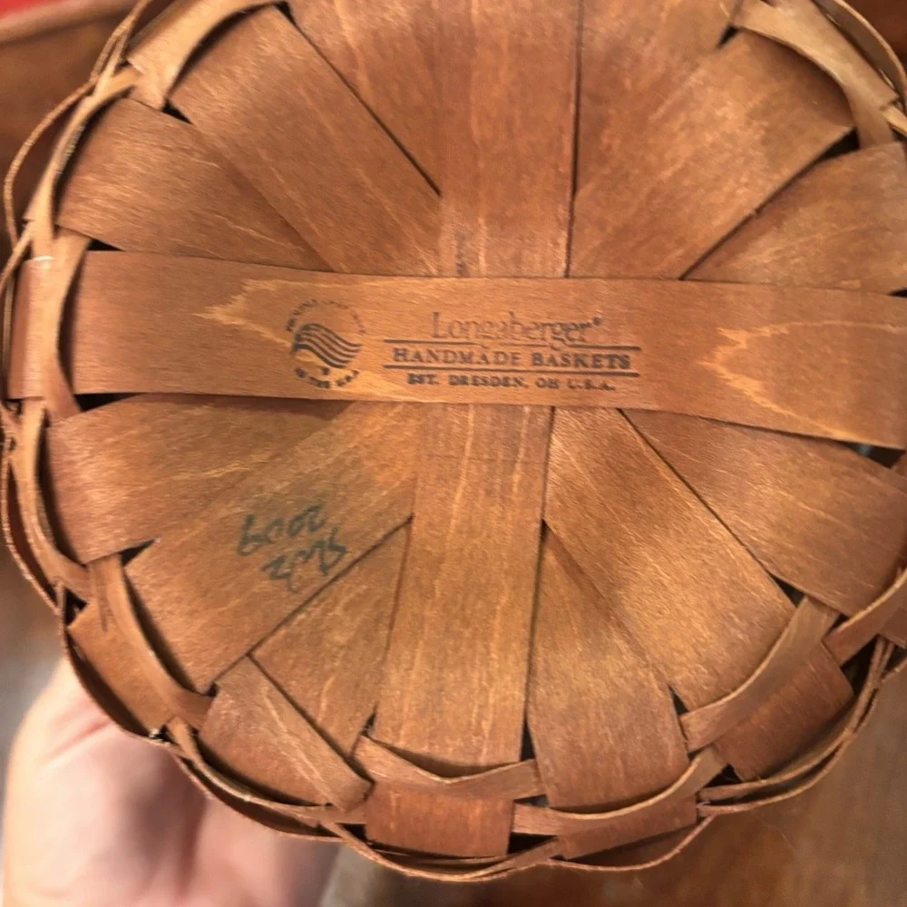 2009 Longaberger Small Round Basket w Protector Liner Leather Handles 6